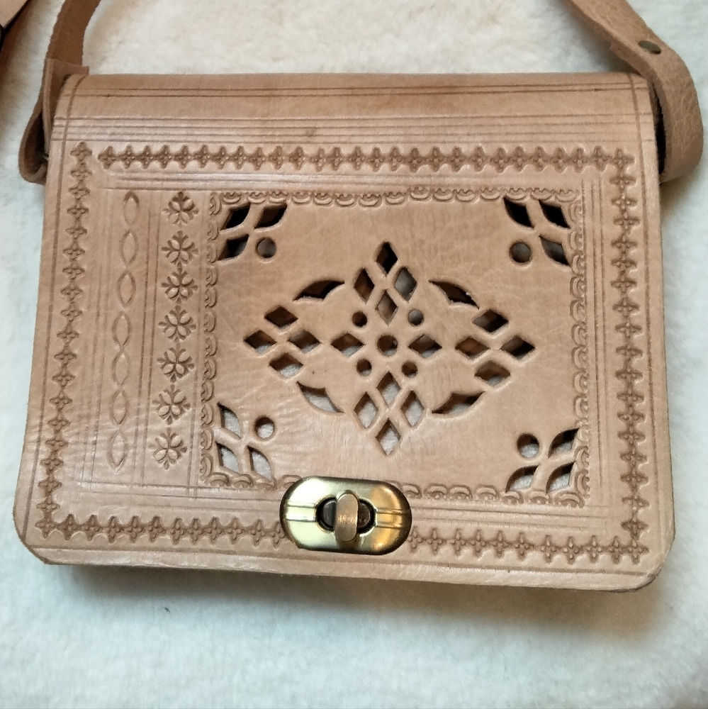 Hand-tooled vintage leather crossbody bag boho 1970s style - Picture 2 of 8
